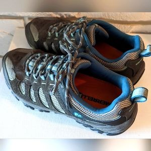 Women's Merrell Moab Hiking Shoes Low Cut Size 8.5